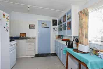 38 Hammond Street, Bulls