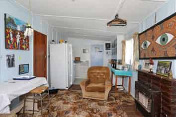 38 Hammond Street, Bulls