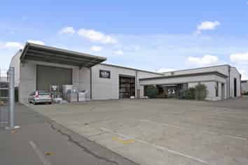 Smart 1743 sqm Warehouse / Office, Hornby