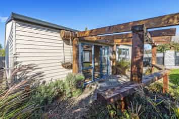 10 Petticoat Lane, Doyleston