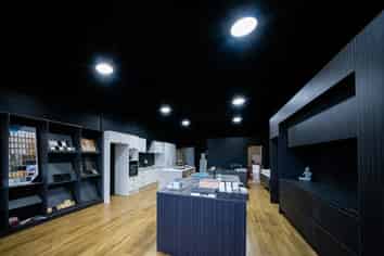 IMMACULATE RETAIL/SHOWROOM SPACE