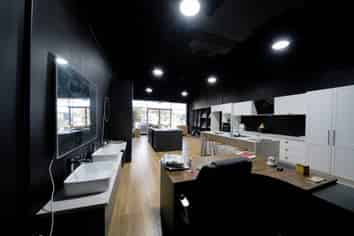 IMMACULATE RETAIL/SHOWROOM SPACE