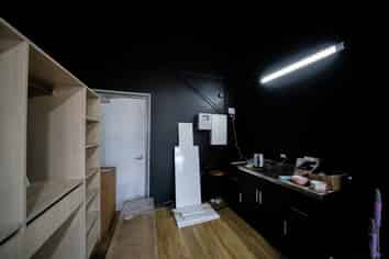 IMMACULATE RETAIL/SHOWROOM SPACE