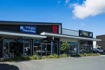 IMMACULATE RETAIL/SHOWROOM SPACE