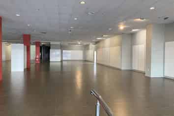 Large Freehold Retail Building Dual Level