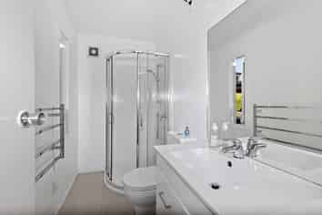 100 Schnapper Rock Road, Albany