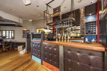 Fully equipped corner site restaurant on Lake Road