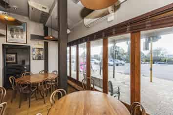 Fully equipped corner site restaurant on Lake Road