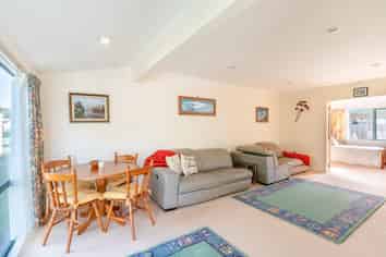 6/17 Redwood Close, Paraparaumu