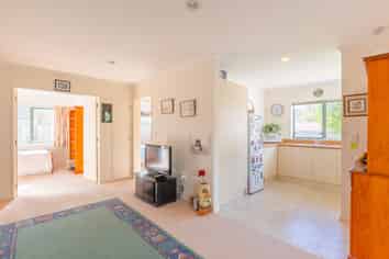 6/17 Redwood Close, Paraparaumu