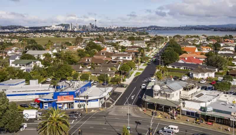 335 Lake Road, Hauraki