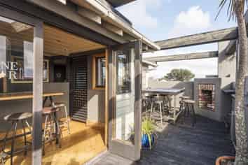 Colonial style deco office