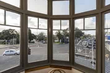 Colonial style deco office