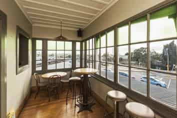 Colonial style deco office