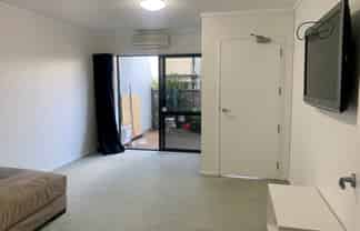 15/18 Airborne Road, Rosedale