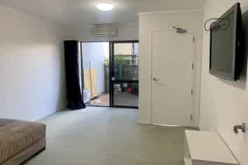 15/18 Airborne Road, Rosedale