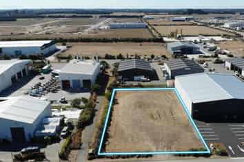 New Design-Build in the Heart of Izone