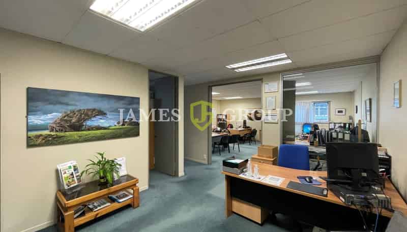 27 Davis Crescent, Newmarket