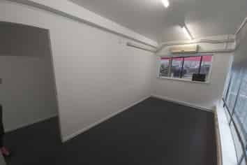 Affordable tidy office