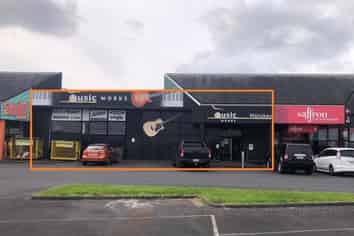 Excellent 500m2 retail/showroom