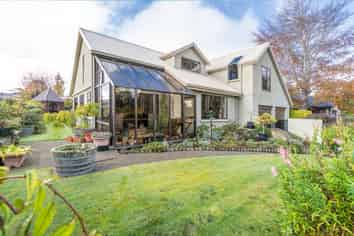 293 Queens Drive, Windsor