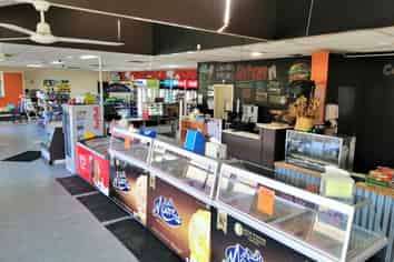 Convenience Store & Takeaways with Accommodation!