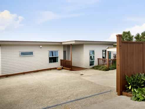 589a East Coast Road, Browns Bay