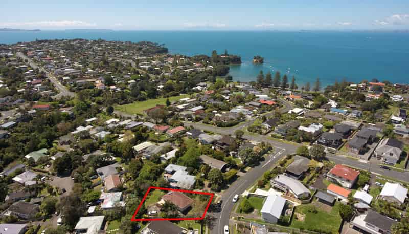 6 Weatherly Road, Torbay