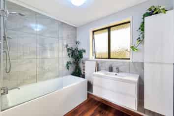 5 Sealand Place, Mangere Bridge