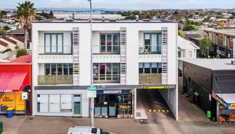 69 Lake Road, Devonport