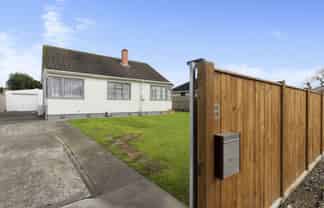 8 Upham Terrace, Roslyn