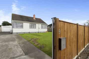 8 Upham Terrace, Roslyn