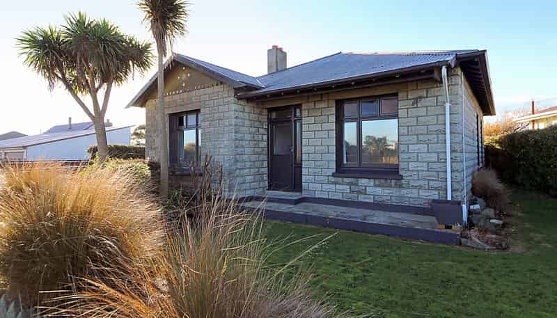 120 Moulson Street, Strathern