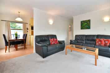 12 St James Avenue, Helensville