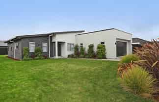 42 Arbuckle Road, Frimley