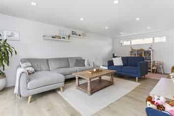 6 Alston Ave, Kelston