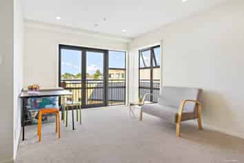 3i/10 Crown Lynn Place, New Lynn