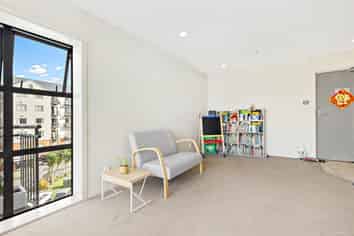 3i/10 Crown Lynn Place, New Lynn