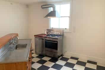 Villa Retail Premises in Kingsland Village 