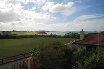 42 CHARLES DICKENS DRIVE, Mellons Bay