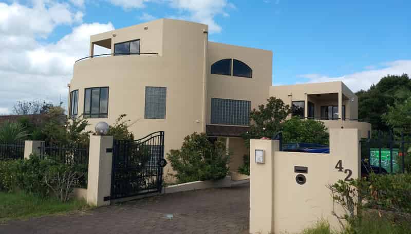 42 CHARLES DICKENS DRIVE, Mellons Bay