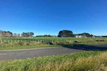220 Ohanga Road, Onaero