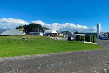 Large Industrial Yard with Porta-com