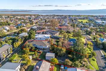 704 Richmond Street, Thames