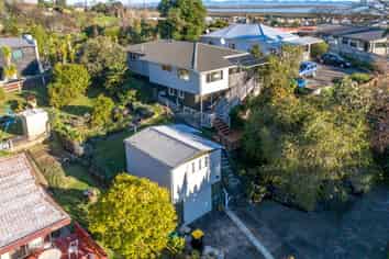 704 Richmond Street, Thames