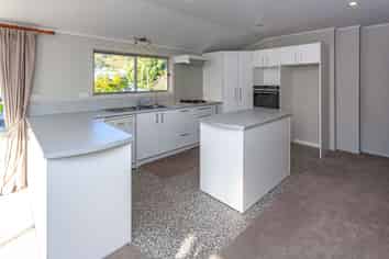 704 Richmond Street, Thames