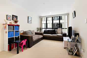 B317/176 Broadway, Newmarket