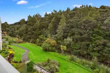 20 Eaves Bush Parade, Orewa