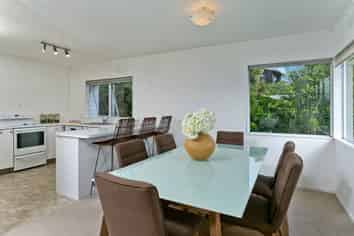 2/901 Beach Road (Front House), Waiake