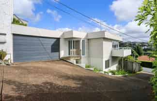 2/901 Beach Road (Front House), Waiake